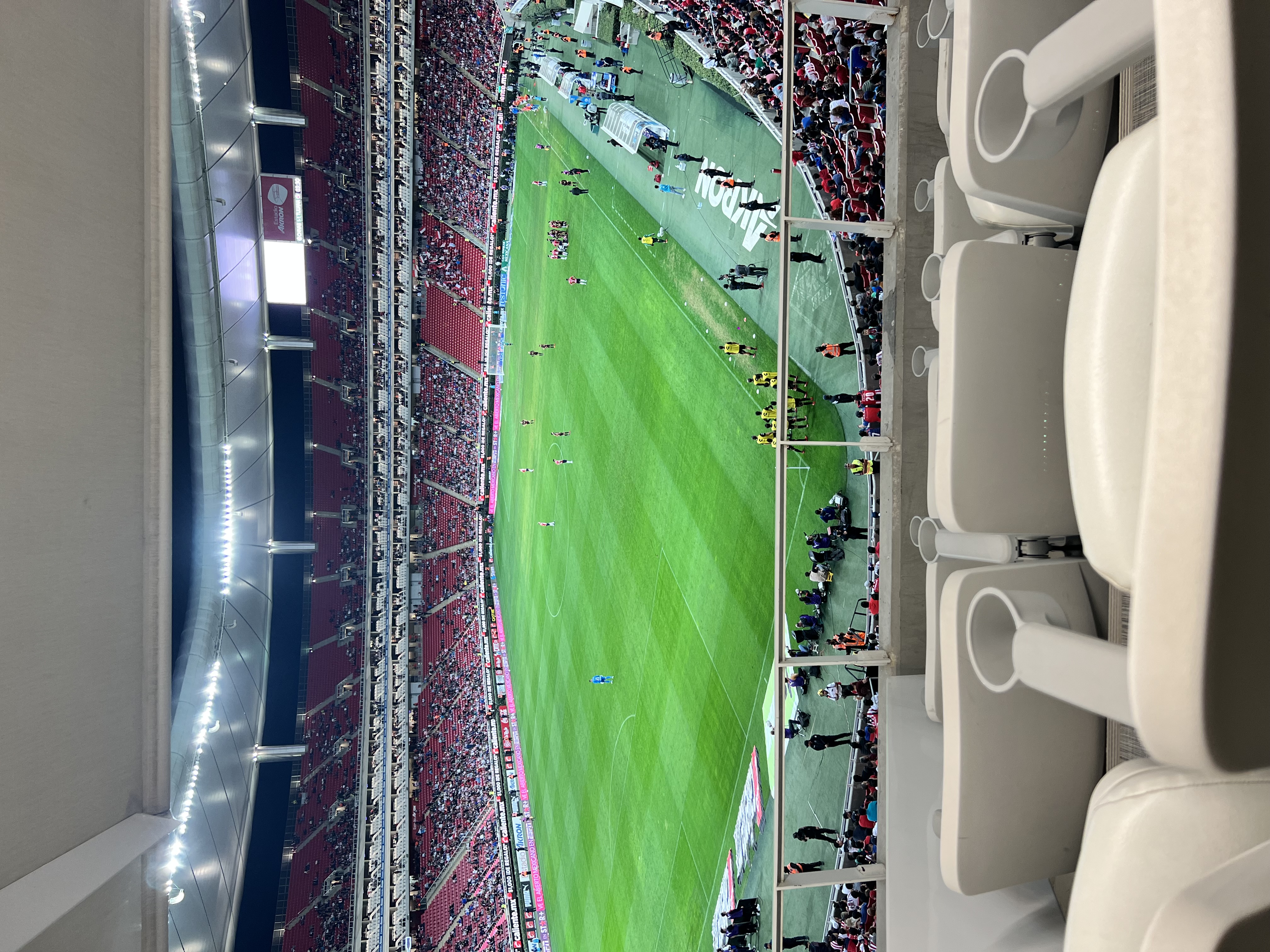 Palco, Palcos Oriente Primer Nivel para Chivas vs Cruz Azul  con Chivas Guadalajara, Cruz Azul, Liga Mx el 30/08/2025 en el Estadio Akron. Encuentra el mejor lugar con Stadibox.